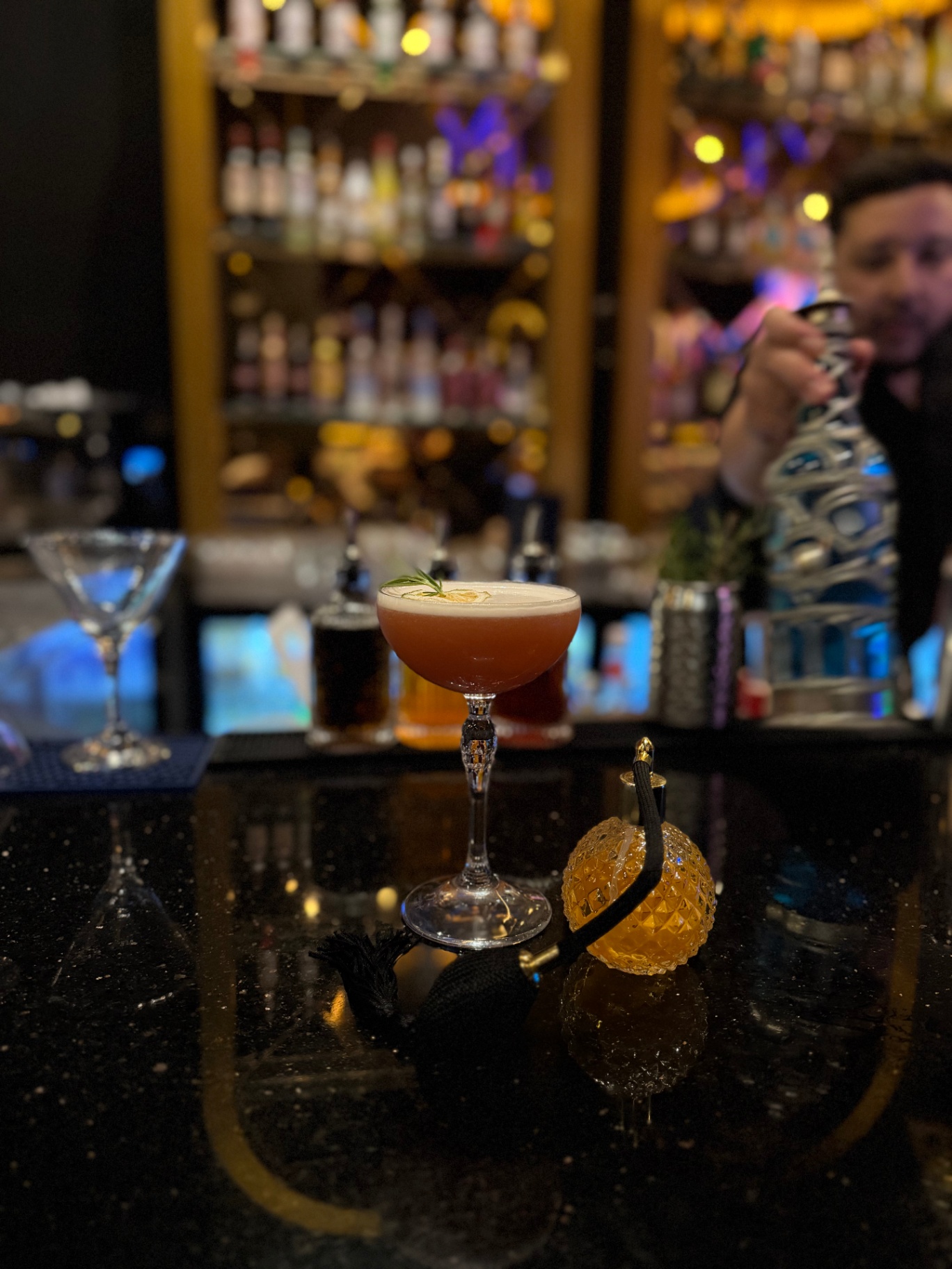 Cocktail signature au bar